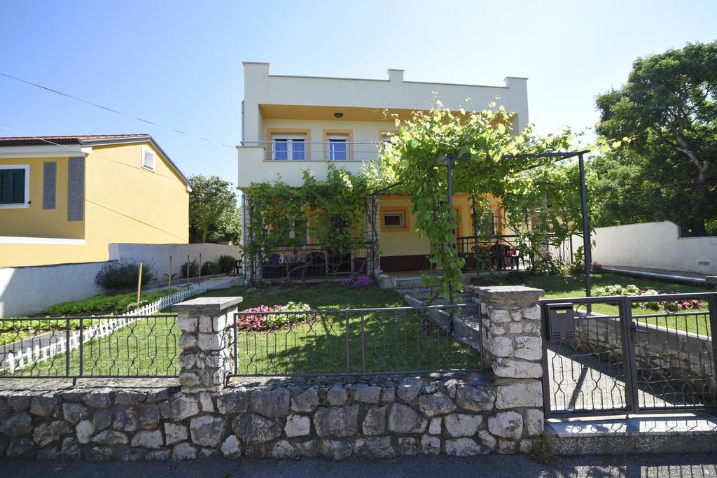 Apartments Rudy Jadranovo Bagian luar foto