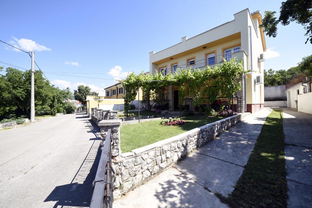 Apartments Rudy Jadranovo Bagian luar foto