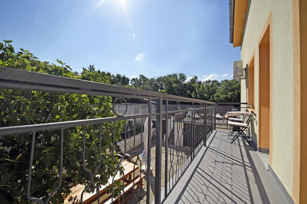 Apartments Rudy Jadranovo Bagian luar foto